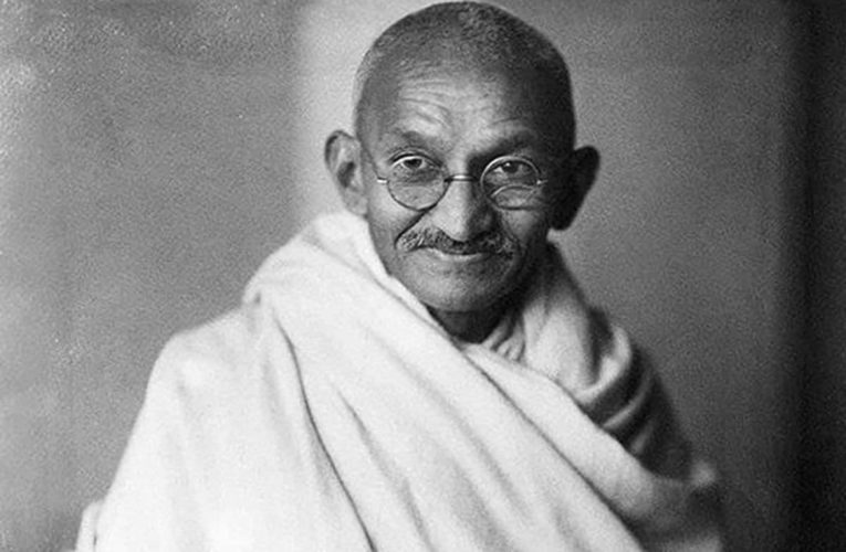ប្រវត្តិ និងស្នាដៃ ​​មហាត្មៈ ​គន្ធី (Mahatma Gandhi)​ មេដឹកនាំអហិង្សា​ដ៏ល្បីល្បាញរបស់ឥណ្ឌា​ និង​ពិភពលោក